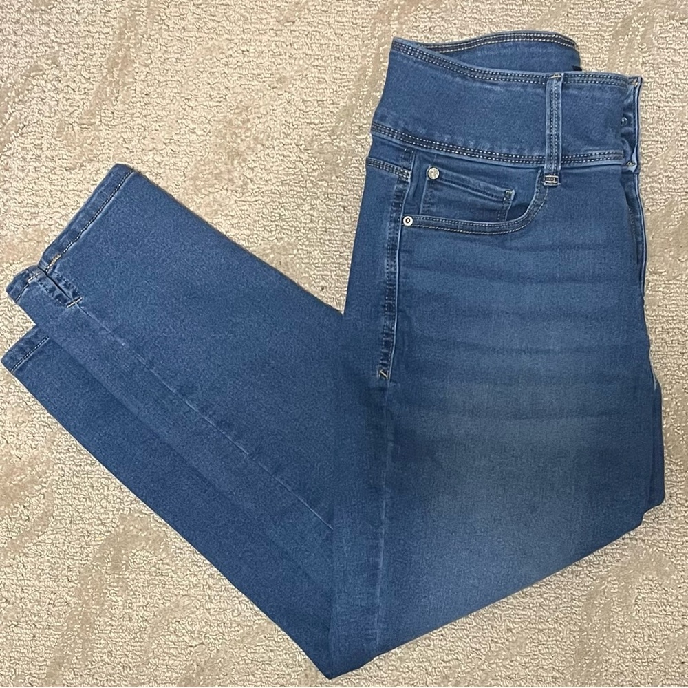 Curve Appeal Women’s Capris